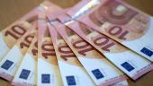 Курс евро на Московской бирже упал ниже 55 руб. впервые с 5 ноября