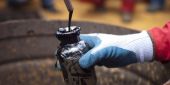 Нефтекомпании справились с падением цен на нефть