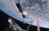 NASA: началась стыковка американского космического грузовика "Дрэгон" с МКС
