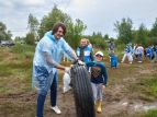 Волонтеры акции «Вода России» очистили берег реки Клязьма в Московской области 