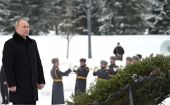 Владимир Путин возложил венок на Пискаревском мемориальном кладбище