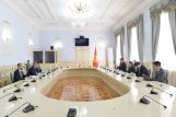 Глава Кабмина Акылбек Жапаров встретился с заместителем председателя правления ЕАБР Тиграном Саркисяном