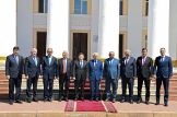 Глава Кабмина Акылбек Жапаров ознакомил бывших глав правительств Кыргызстана с работой Ситуационного центра АП