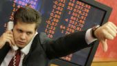 Рынок акций закрылся с незначительными изменениями в ожидании решения S&P по рейтингу РФ