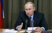 Путин заморозил на год индексацию зарплат в администрации Кремля и аппарате правительства