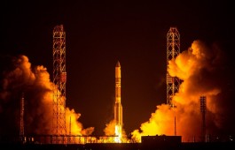 Ракета "Протон-М" со спутником "Экспресс-АМ7" стартовала с Байконура