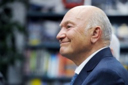 Лужков занялся переработкой гречихи и овцеводством