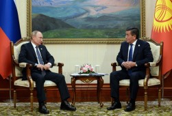 Владимир Путин и Сооронбай Жээнбеков провели рабочую встречу в Бишкеке
