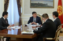 Сооронбай Жээнбеков принял мэра Бишкека и полпреда в Чуйской области