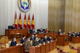 Президент Кыргызстана принял участие в заседании парламента