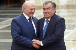 Александр Лукашенко пообщался по телефону с таджикским коллегой