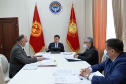 Садыр Жапаров встретился с министром энергетики и промышленности республики
