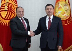 Президент Садыр Жапаров принял Посла Турции в Кыргызстане Дженгиза Камиля Фырата по случаю завершения его дипломатической миссии