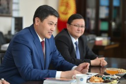 Глава правительства Кыргызстана вручил награды лауреатам премии в области детской литературы
