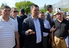 Президент Кыргызстана обсудил вопросы развития Баткенского района