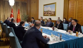 Садыр Жапаров встретился с главой парламента Турции