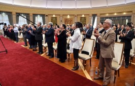 Президент Кыргызстана вручил награды отличившимся деятелям культуры
