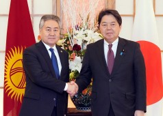 Глава МИД Кыргызстана встретился с коллегой из Японии