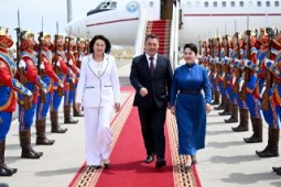 Президент Садыр Жапаров встретился с Председателем Великого Государственного Хурала Монголии Гомбожавыном Занданшатаром