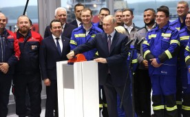 Владимир Путин посетил центр строительства крупнотоннажных морских сооружений