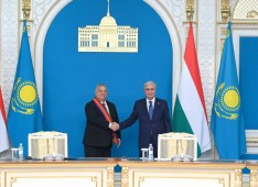Президент Казахстана наградил Премьер-министра Венгрии Виктора Орбана орденом «Достық» I степени