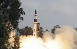 Индия через два года примет на вооружение еще две ракеты, способные нести ядерный заряд
