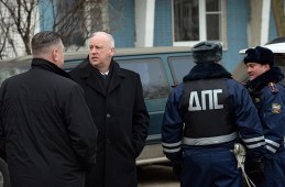 Около 30 задержанных доставлены в районное отделение внутренних дел Харькова