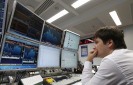Российские индексы в среду незначительно снижаются на фоне дешевеющей нефти