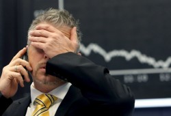 Котировки нефти WTI упали ниже $80 за баррель впервые с июня 2012 года